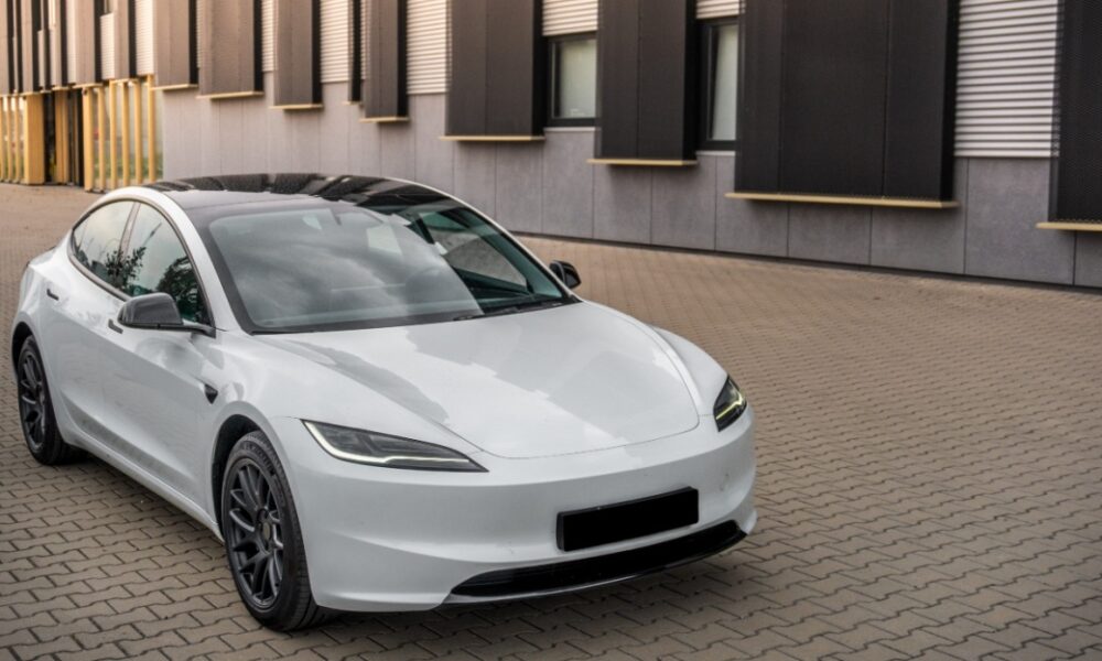 Vit Tesla