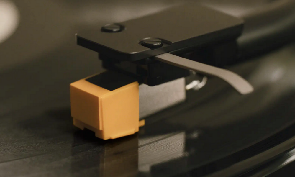 Sonys nye trådløse LX5BT pladespiller.