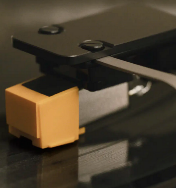 Sonys nye trådløse LX5BT pladespiller.