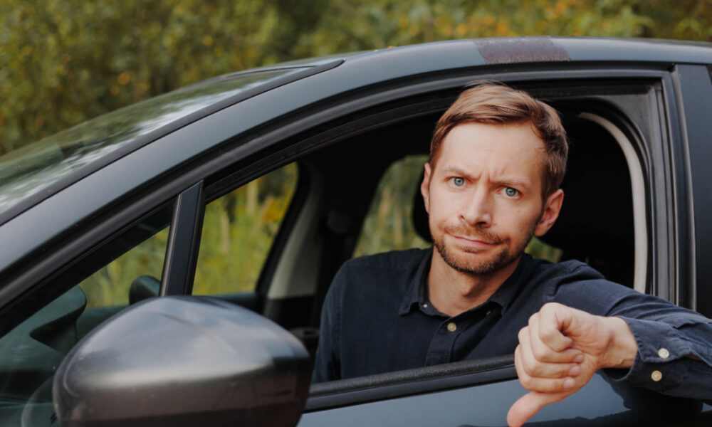 Man i bilen säger nej