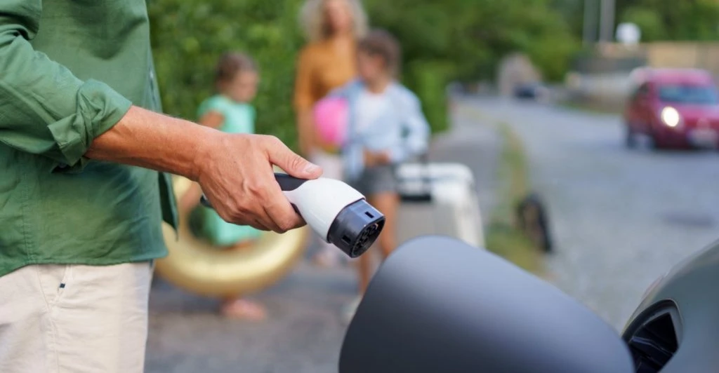 Att vänta på en laddstation kan ta längre tid än själva laddningen år 2030