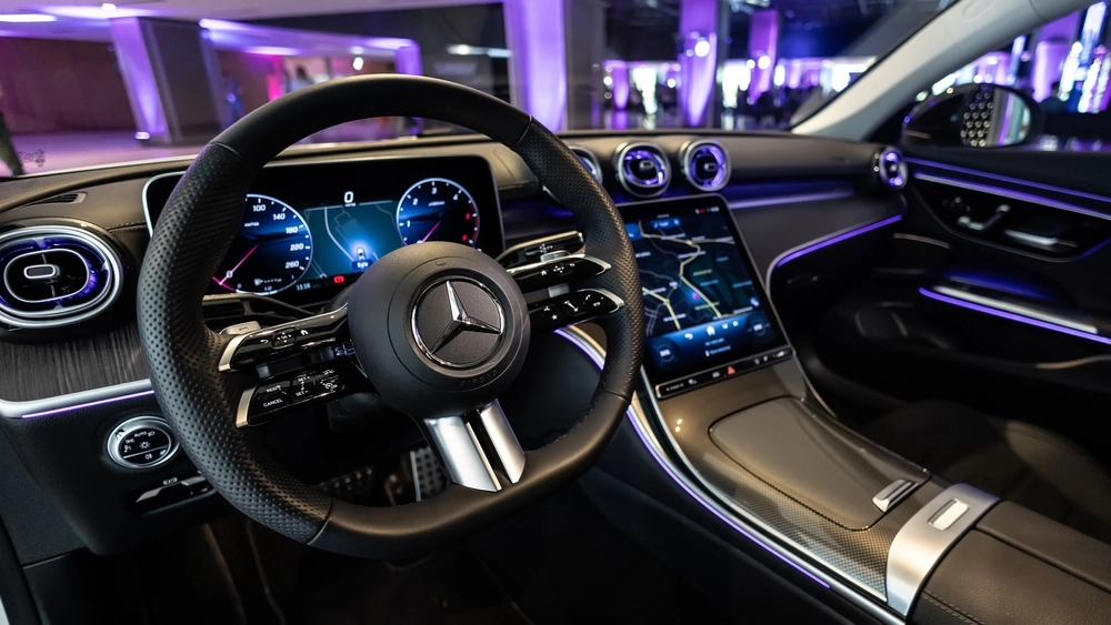 Mercedes backar från skärmar – knapparna gör comeback i nya modeller