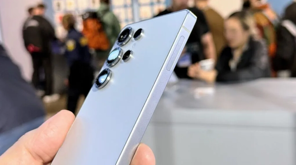 Samsung Galaxy S25 får äntligen samtalsinspelning – efter flera förseningar