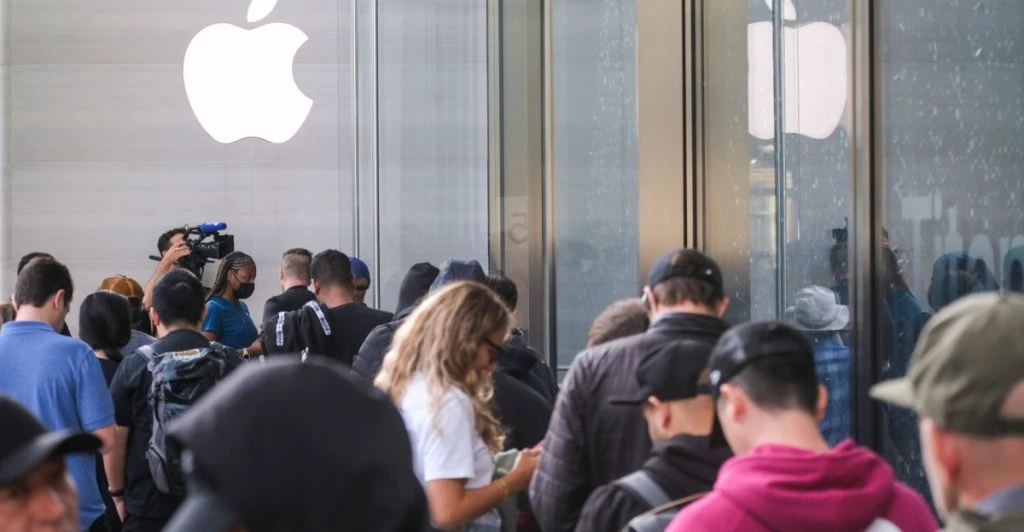 Apple fyller butiken med nya färger och tillbehör till Iphone och Apple Watch
