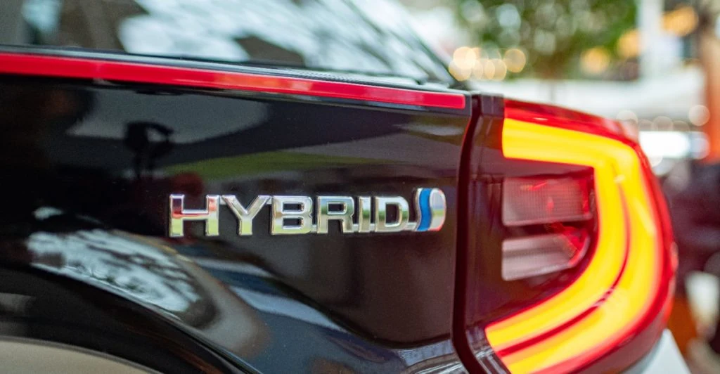 Jättestudie slår hål på myten om laddhybrider – drar över tre gånger mer bränsle än uppgett