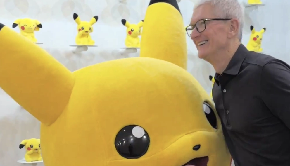Tim Cook tillbaka i Tokyo – firar Apple Ginzas återöppning med Pikachu och fansen