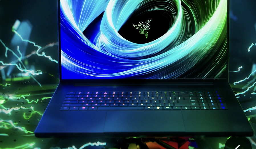 Razer Blade 18 (2025): Brutalt kraftpaket i bärbart format – men inte för alla