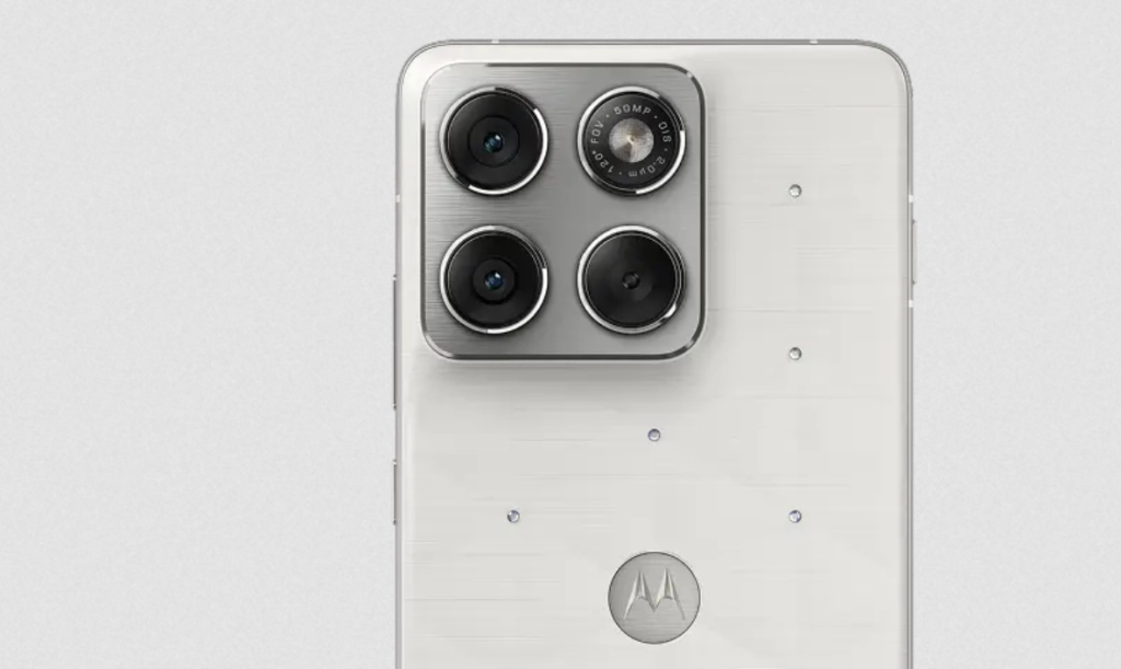 Motorola Edge 70 lockar med design och fart – men tyngs av reklamen