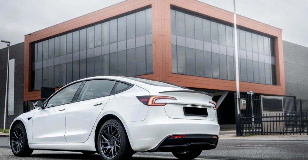 Tesla tar bort Autopilot-namnet efter myndighetspress