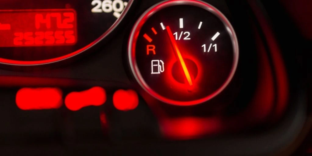 Experter avslöjar hur mycket bensin bilen bör ha för optimal drift