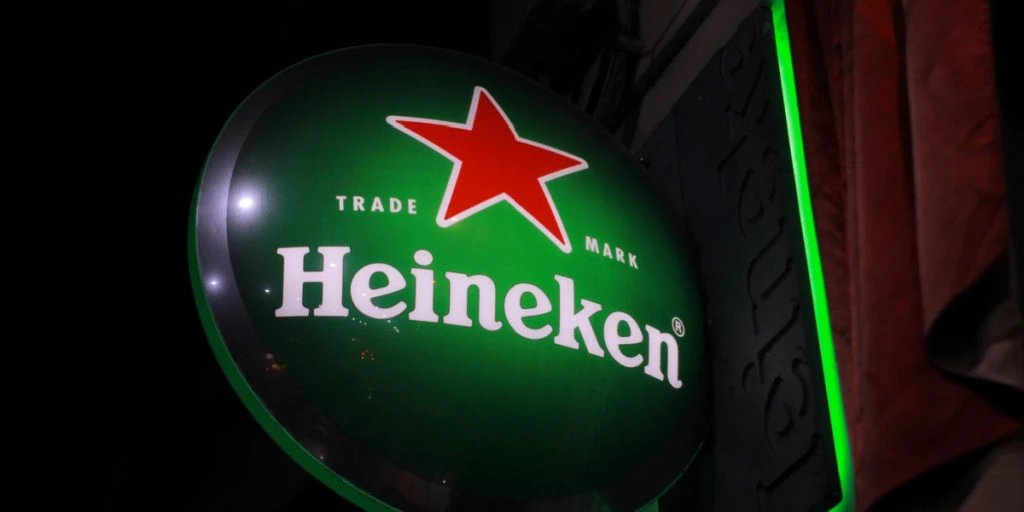 Heineken skär ner tusentals tjänster och satsar stort på artificiell intelligens