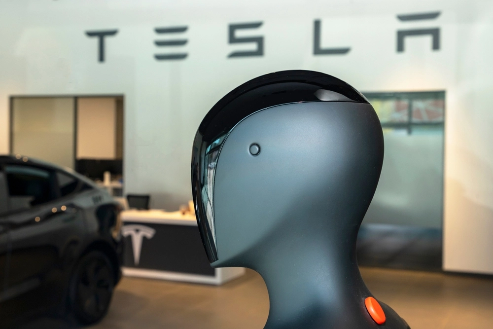 Tesla stoppar elbilsproduktion för att satsa på humanoida robotar