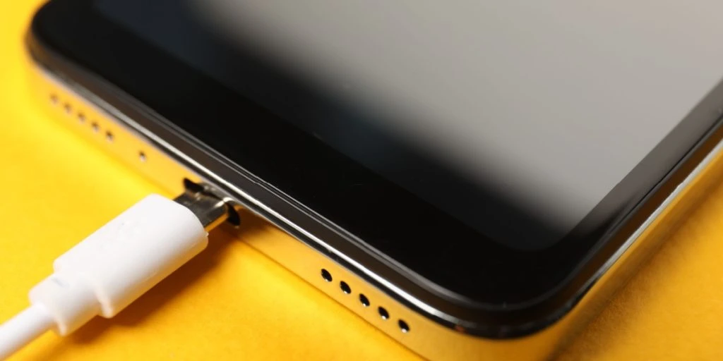 Många laddar mobilen fel – den här enkla regeln kan förlänga batteriets livslängd