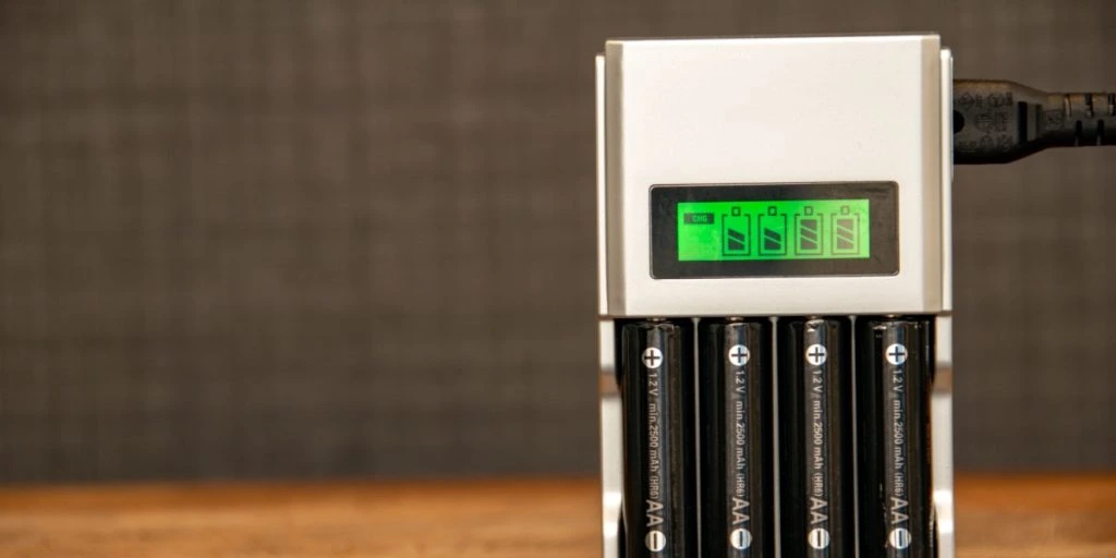 Tänk efter innan du använder uppladdningsbara batterier här