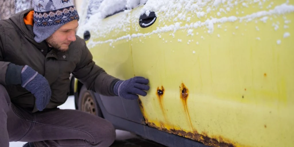 Vinterns salt kan skada bilen och leda till dyra reparationer