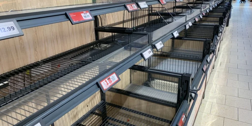 Kunder tömmer hyllorna i känd detaljbutik: Populära varor försvinner snabbare än de kan levereras