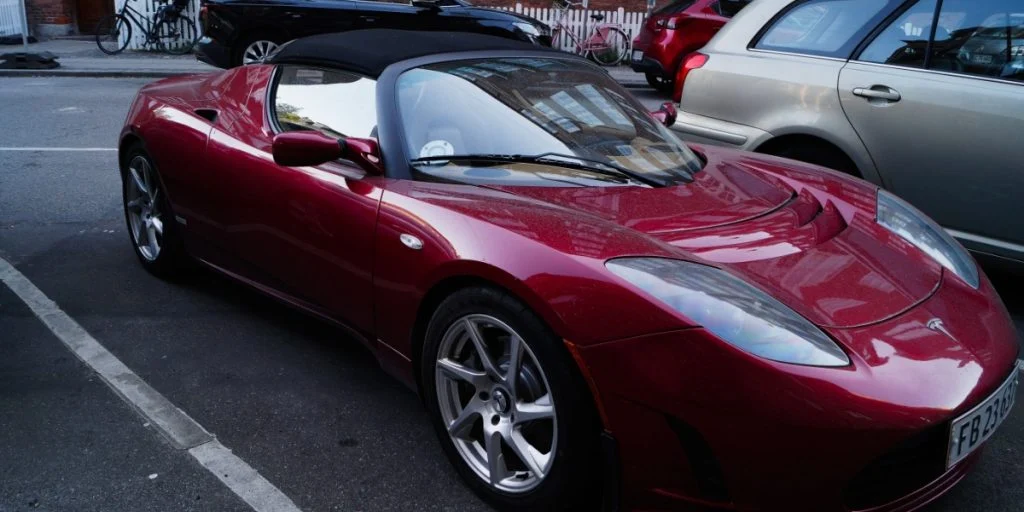 Tesla blåser nytt liv i Roadster-drömmen