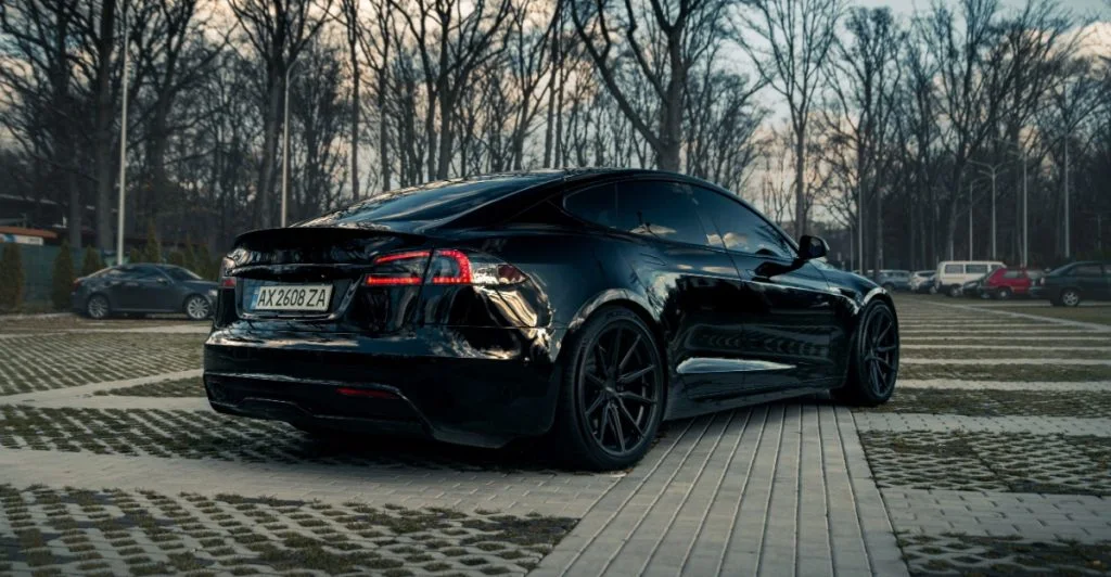 De här Tesla-modellerna är snabbare än du tror: rankade från kvick till galet snabb