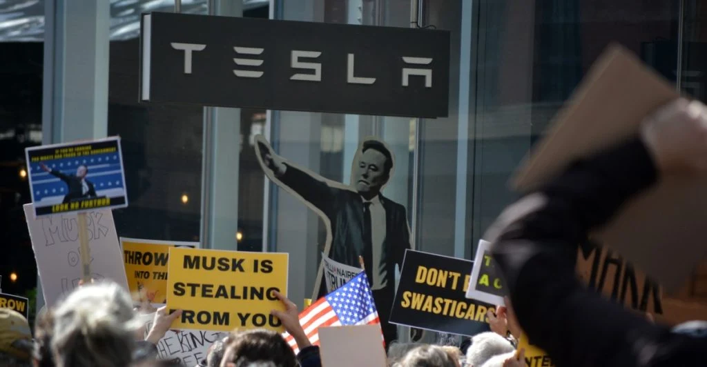 Om Elon Musk inte växlar spår kan Tesla vara borta 2035