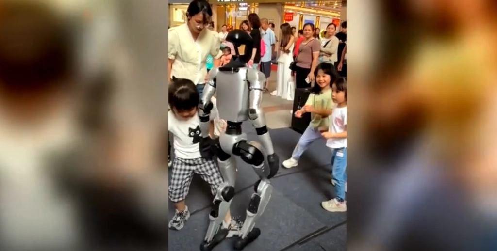 Robot trampade på liten flicka och brydde sig inte