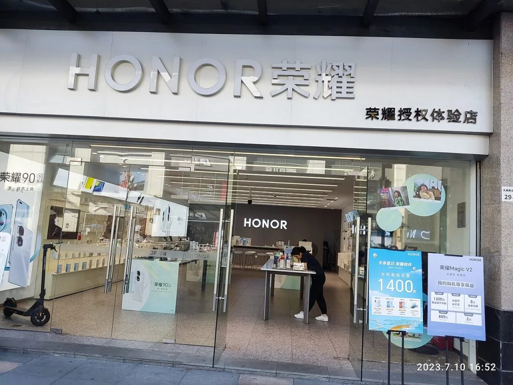 Honor chockar marknaden – ny mobil med galet batteri på 8.000 mAh