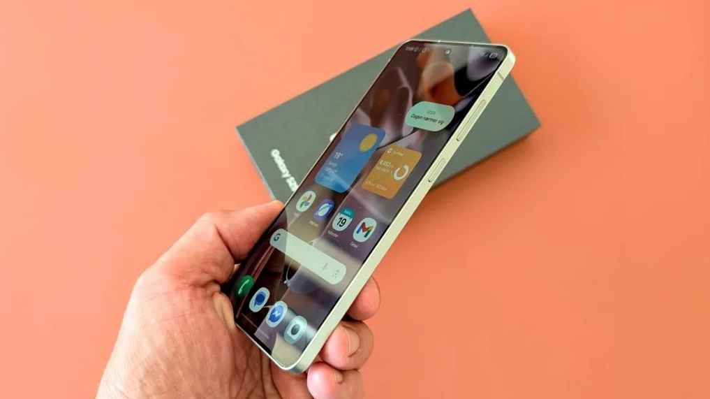 TEST: Samsung Galaxy S25 Edge har en riktigt snygg design – men …