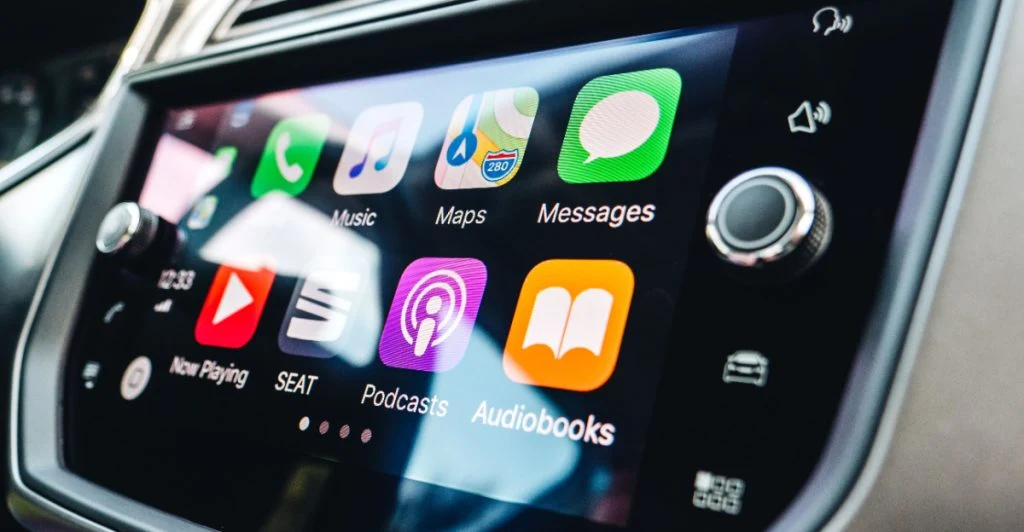Apple öppnar för video i bilen – men bara när du står still