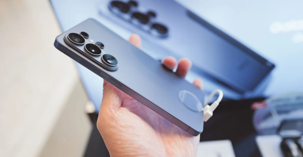 Galaxy S26 Ultra tar revansch – men kan den slå iPhone?