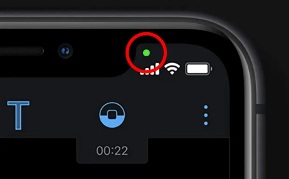 Ser du ibland den här pricken på din mobil? Då bör du vara försiktig