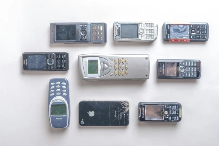 Gamla mobiltelefoner som kan vara värda pengar: Vi hittade 10 modeller du kanske har hemma – vissa är värda miljoner