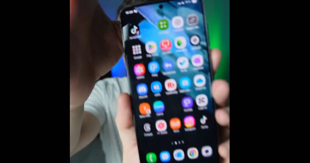 Få känner till den här dolda Samsung-funktionen: Så kan du tjuvlyssna på andras samtal