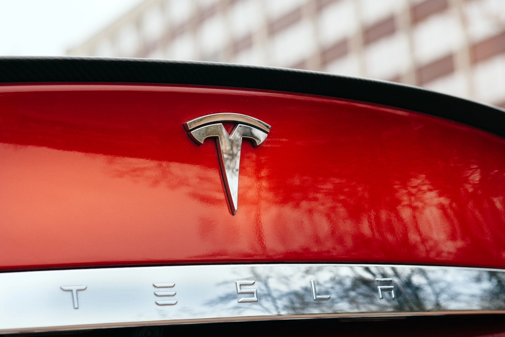 Tesla pressas hårt – Europasiffrorna rasar dramatiskt under 2025