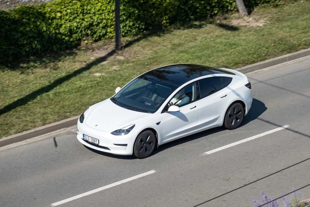 Tesla leder elbilsboom när efterfrågan fördubblas