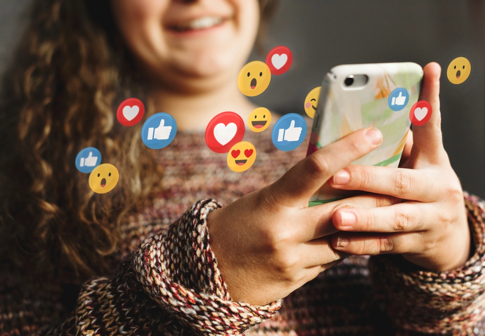 Tonåringar slår larm: ”Sociala medier förstör vår vardag”