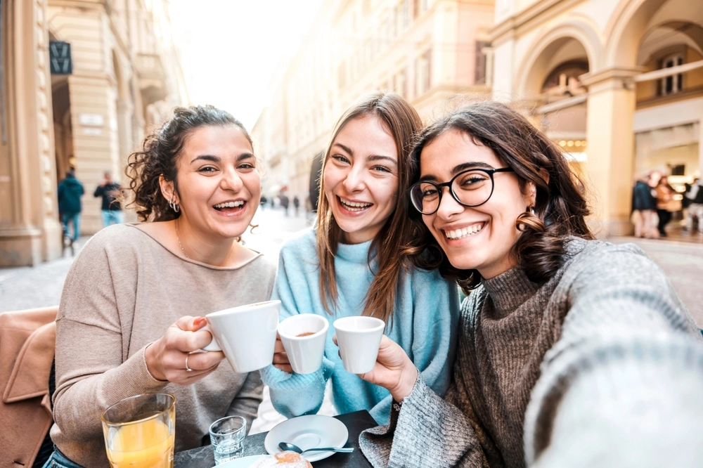 Gen Z tappar kontakten – nu ska unga lära sig empati och samtal