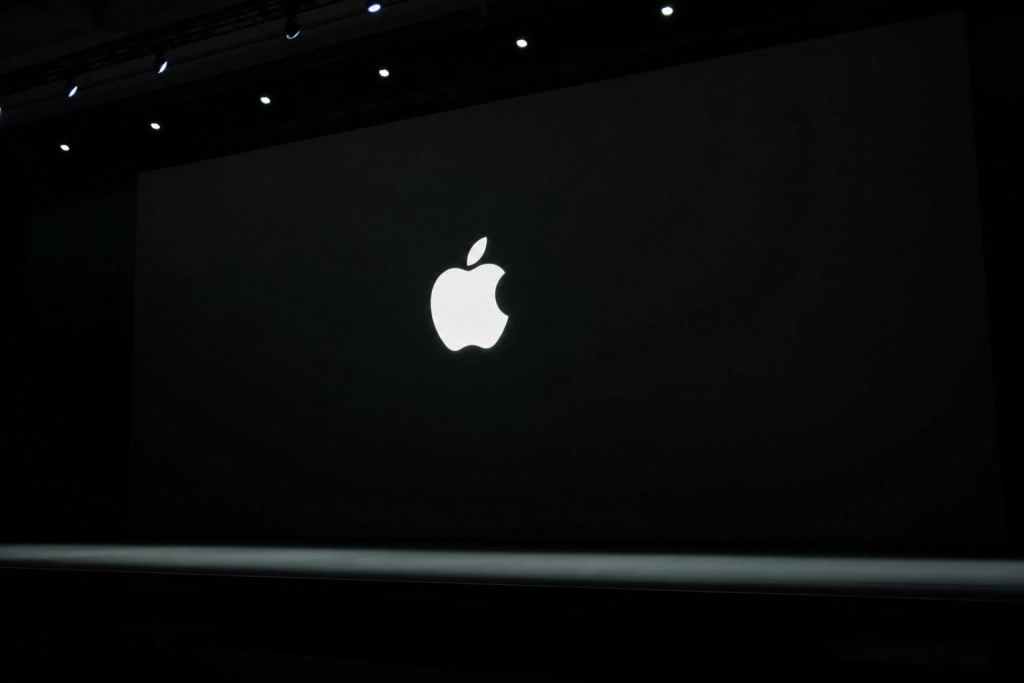 Slutet på en era hos Apple: Tim Cooks sista keynote 8 juni, hårdvaruchefen John Ternus tar över