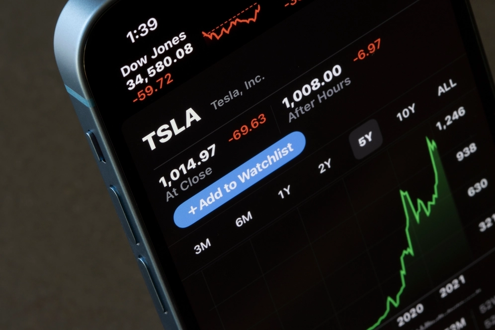 Tesla-aktien under 500 dollar väcker nya tvivel på marknaden