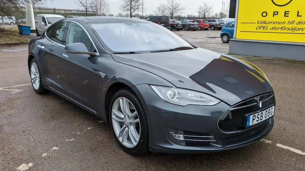 Branschlarm: Tesla sjunker i värde – här är varför