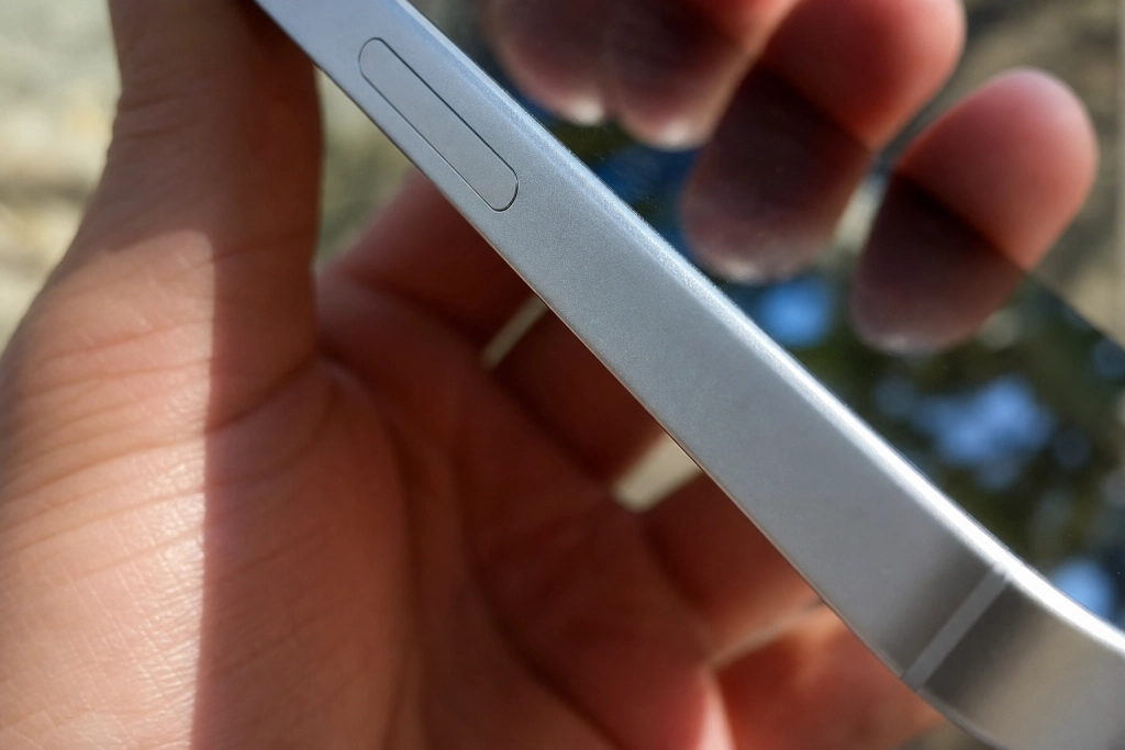 Därför bytte Samsung och Apple bort titan - det här märker du på din nya telefon