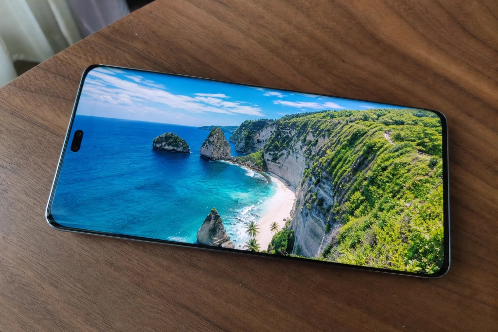 Kinesisk telefon slår Apple och Samsung: Första mobilen med 10 000 nits skärm