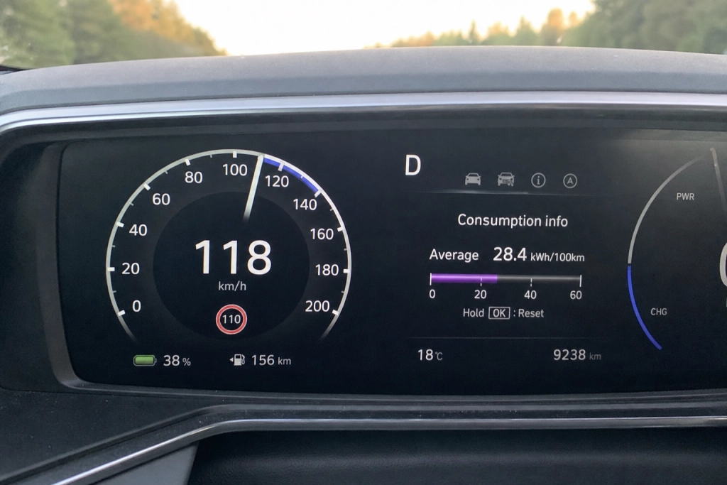 Därför drar din elbil dubbelt så mycket på motorvägen - fysiken bakom