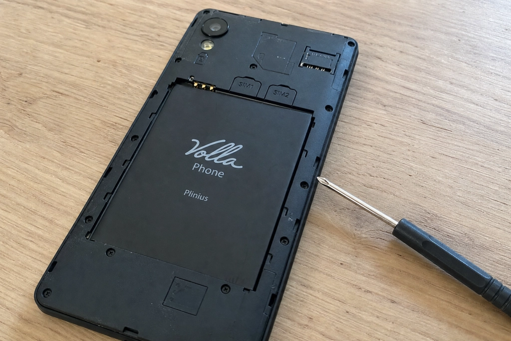 EU:s rätt till reparation i praktiken: Tysk smartphone med utbytbart batteri utmanar Apple och Samsung