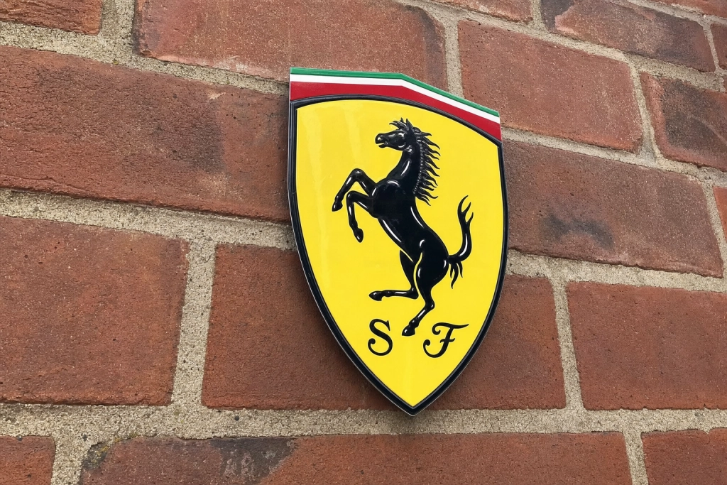 Ferrari sparkar marknadschef efter elbilsfloppen: Luce fick aktien att rasa 8 procent