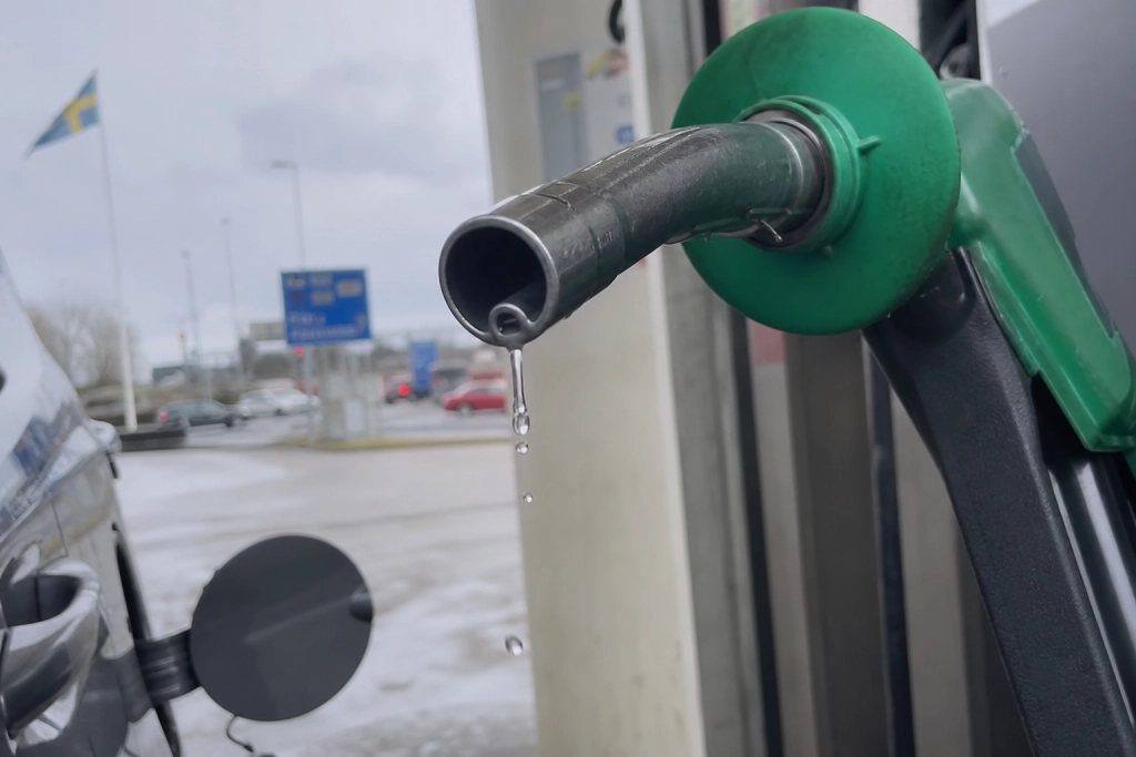 Tankar du bensin i dieselbilen? En enda rörelse avgör om det kostar 7 000 eller 100 000 kronor