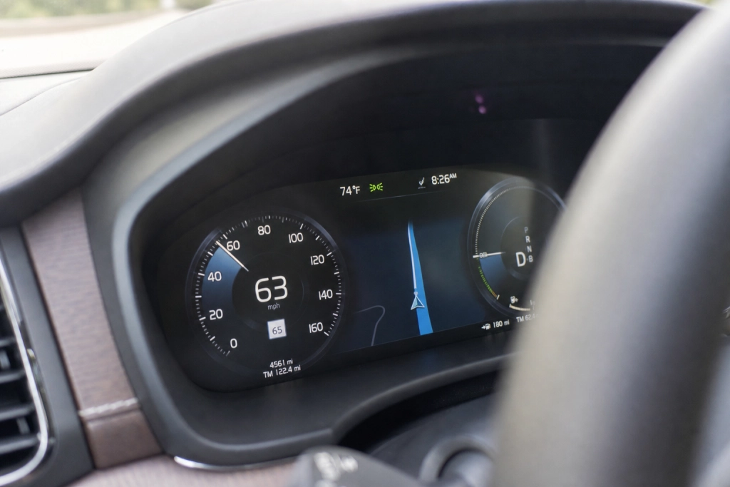 Stor tysttest av elbilar - dessa håller tyst i kupén på motorvägen