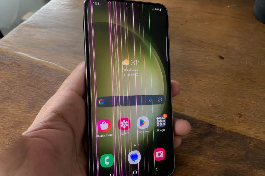 Uppdatera inte din Galaxy S23 till One UI 8.5: skärmen kan få permanenta linjer