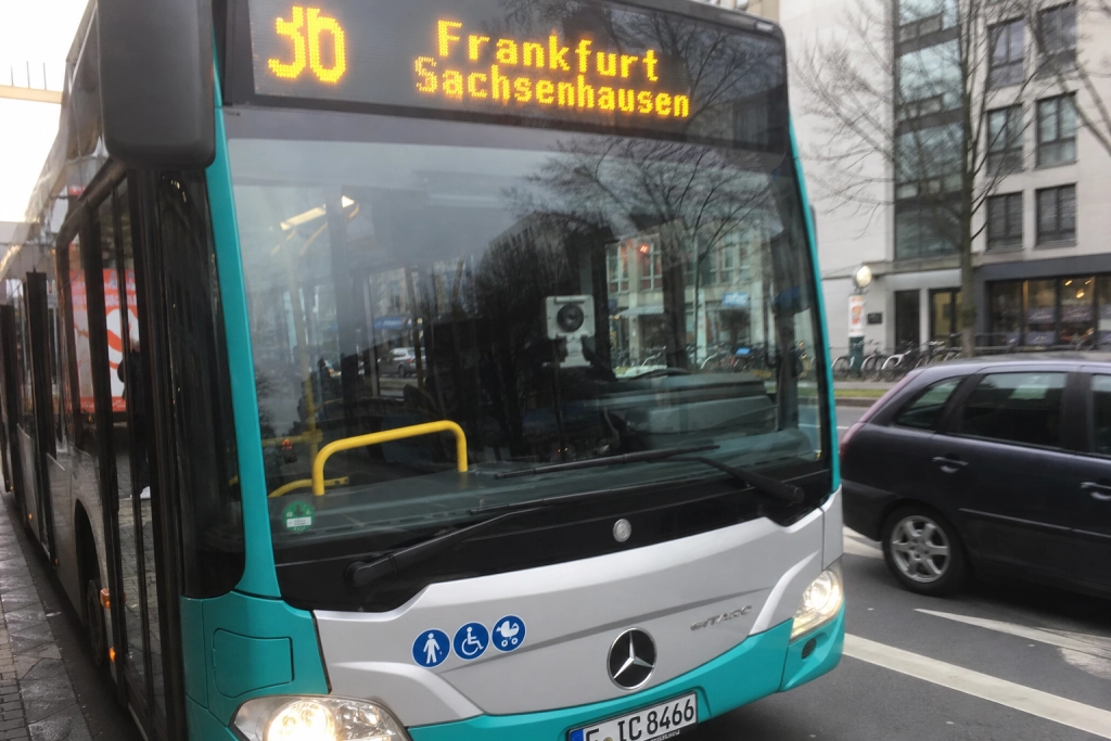 Bussarna i Frankfurt fotograferar felparkerare - 421 fall sedan februari