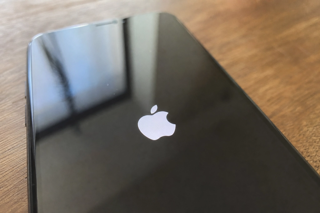 iOS 27:s tysta AI: Telefonen delar notan och byter läckta lösenord med ett tryck