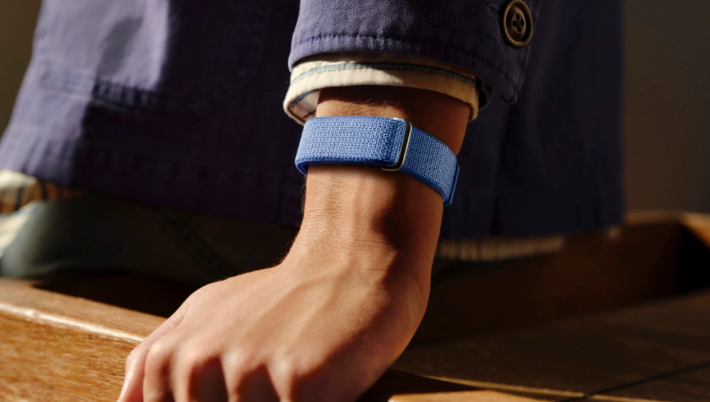 Skärmlöst Fitbit Air testat: 12 gram lätt utmanare till Whoop