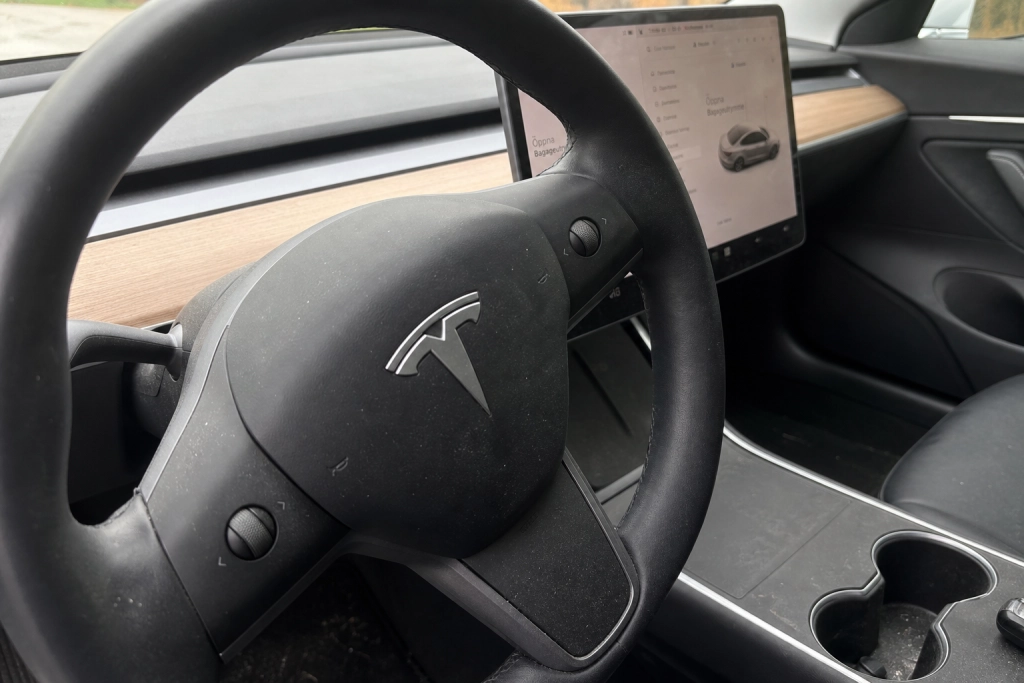 Krockkuddarna i Tesla Model 3 gick inte ut i olyckan: Franska domstolen har nu avgjort fallet